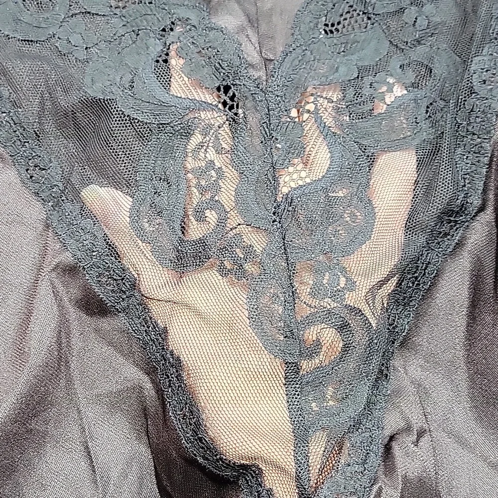 EUC- Vintage Full Length Double Strap Sateen Nightie w/Wrap Around Lace Panels - Picture 5 of 5